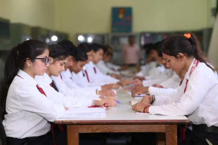Library at IHMS Kotdwar – photo 2